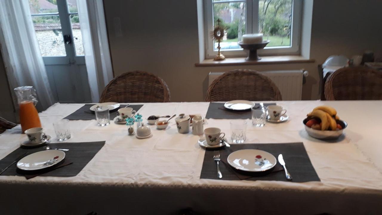 Le Vieux Presbytere Confracourt Ngoại thất bức ảnh